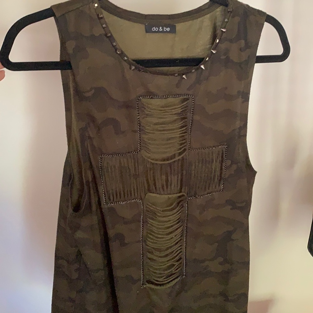 Cute camo lose ripped tank